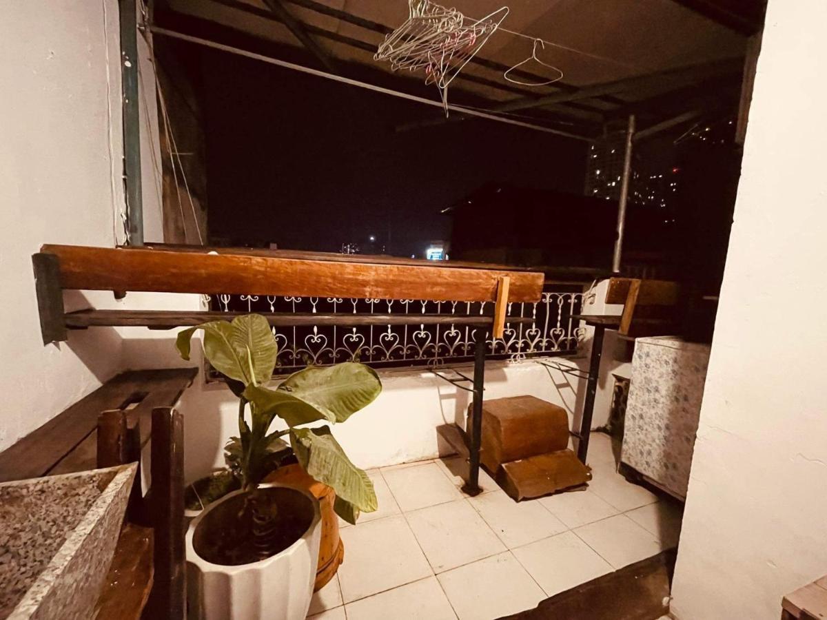 Chu Nhat Cafe & Homestay - 12 Ngo 41 Duong Lang - Co So 1 Hanoi Exterior photo