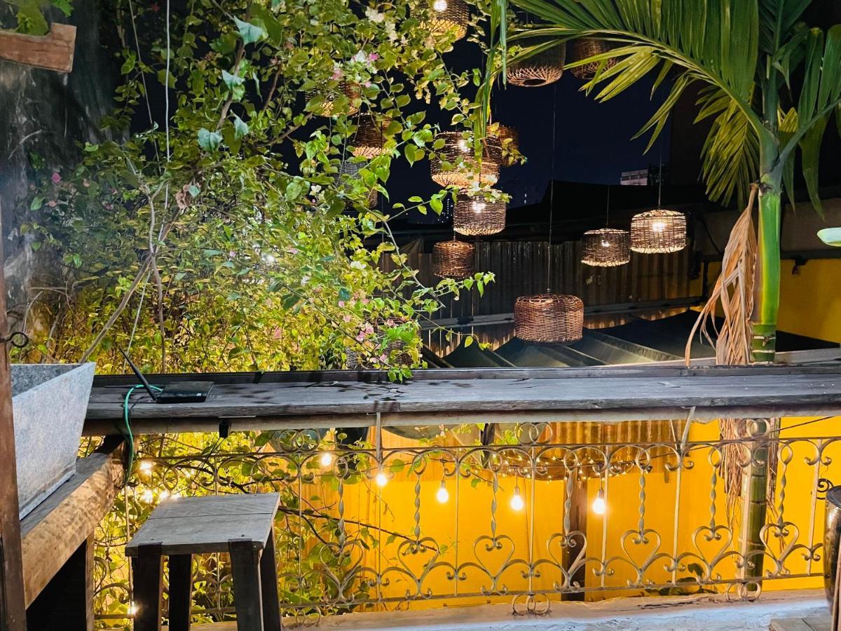 Chu Nhat Cafe & Homestay - 12 Ngo 41 Duong Lang - Co So 1 Hanoi Exterior photo